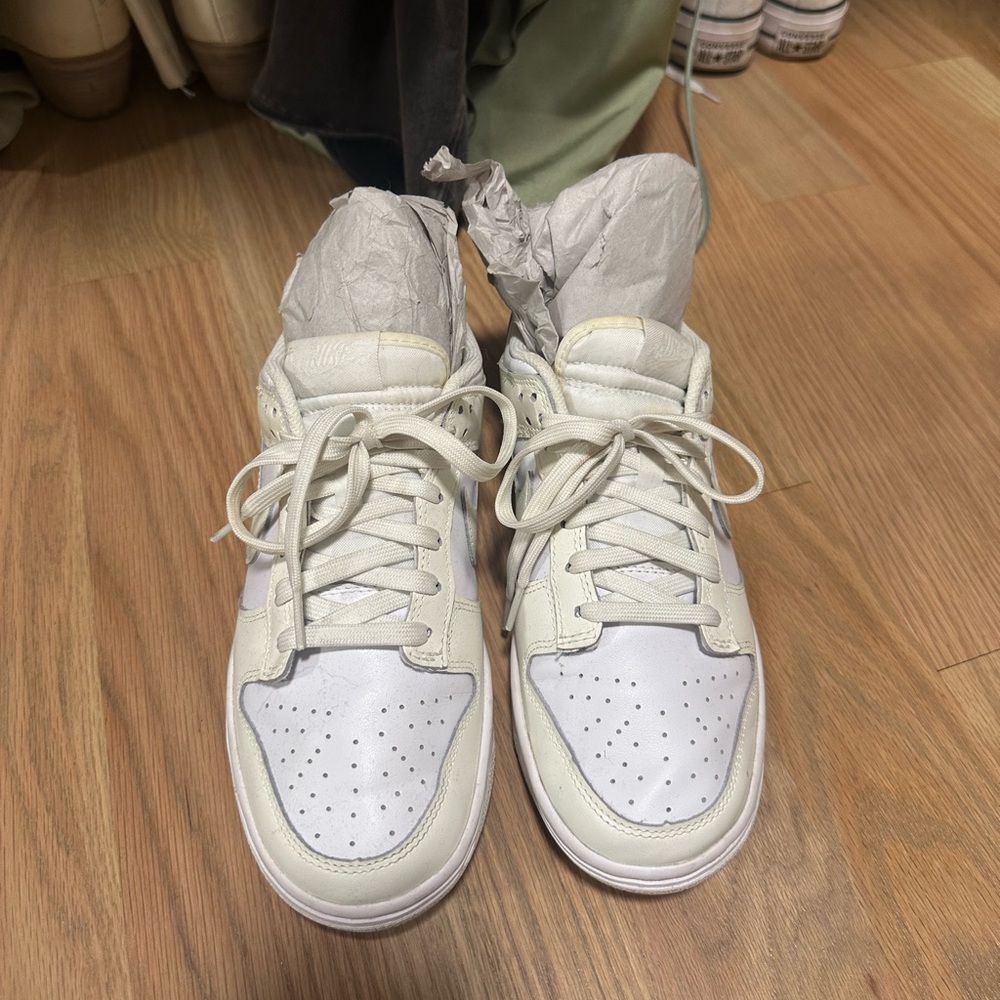 Nike dunks White Leather Sneakers